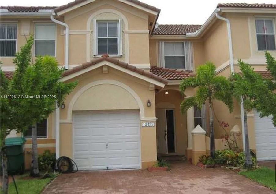 This two-story townhouse in the Kendall Breeze South community offers a spacious and move-in-ready
living space. The home features a newly updated kitchen, bathroom, and flooring throughout. It also includes the convenience of an in-unit washer and dryer. Residents can enjoy access to excellent community amenities, including a clubhouse, pool, gym, and playground. Perfect for those seeking a comfortable home in a centrally located and well-maintained neighborhood.