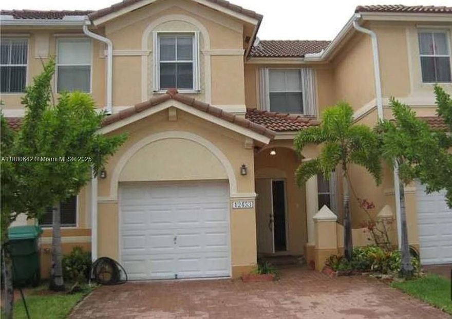 This two-story townhouse in the Kendall Breeze South community offers a spacious and move-in-ready
living space. The home features a newly updated kitchen, bathroom, and flooring throughout. It also includes the convenience of an in-unit washer and dryer. Residents can enjoy access to excellent community amenities, including a clubhouse, pool, gym, and playground. Perfect for those seeking a comfortable home in a centrally located and well-maintained neighborhood. New roof.