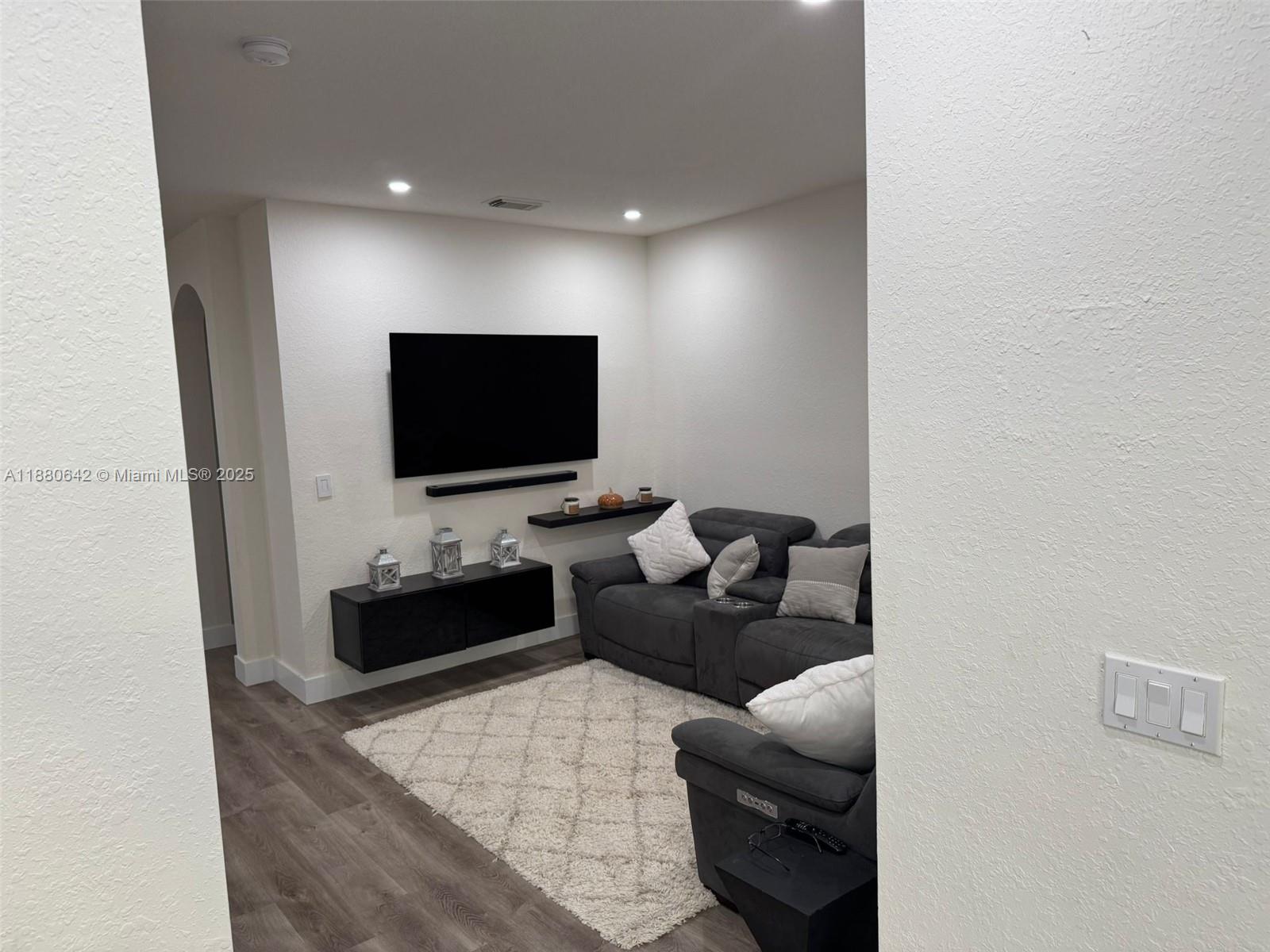 KENDALL BREEZE SOUTH - Residential