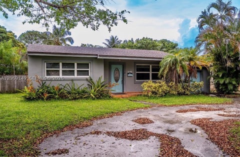 Photo of 2842 Jackson St, Hollywood, FL 33020 (MLS # A12069149)