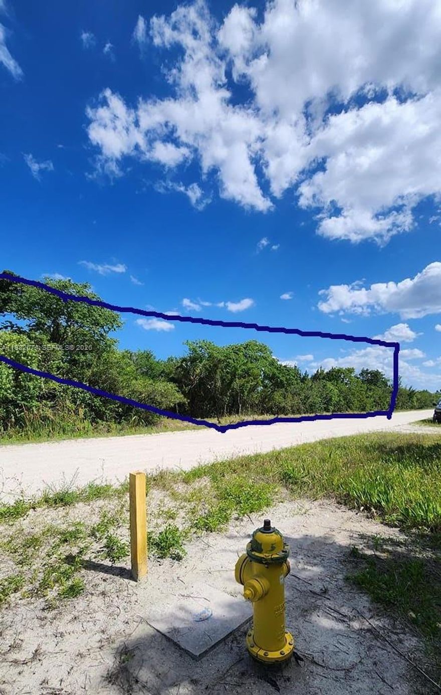 Buildable off the grid corner lot, zoned for General Use for a single family residence. The area offers privacy and natural setting for great potential.  Feels rural, yet its peaceful in wooden surroundings. Central location places it about 30 minutes to Airport & Beaches.