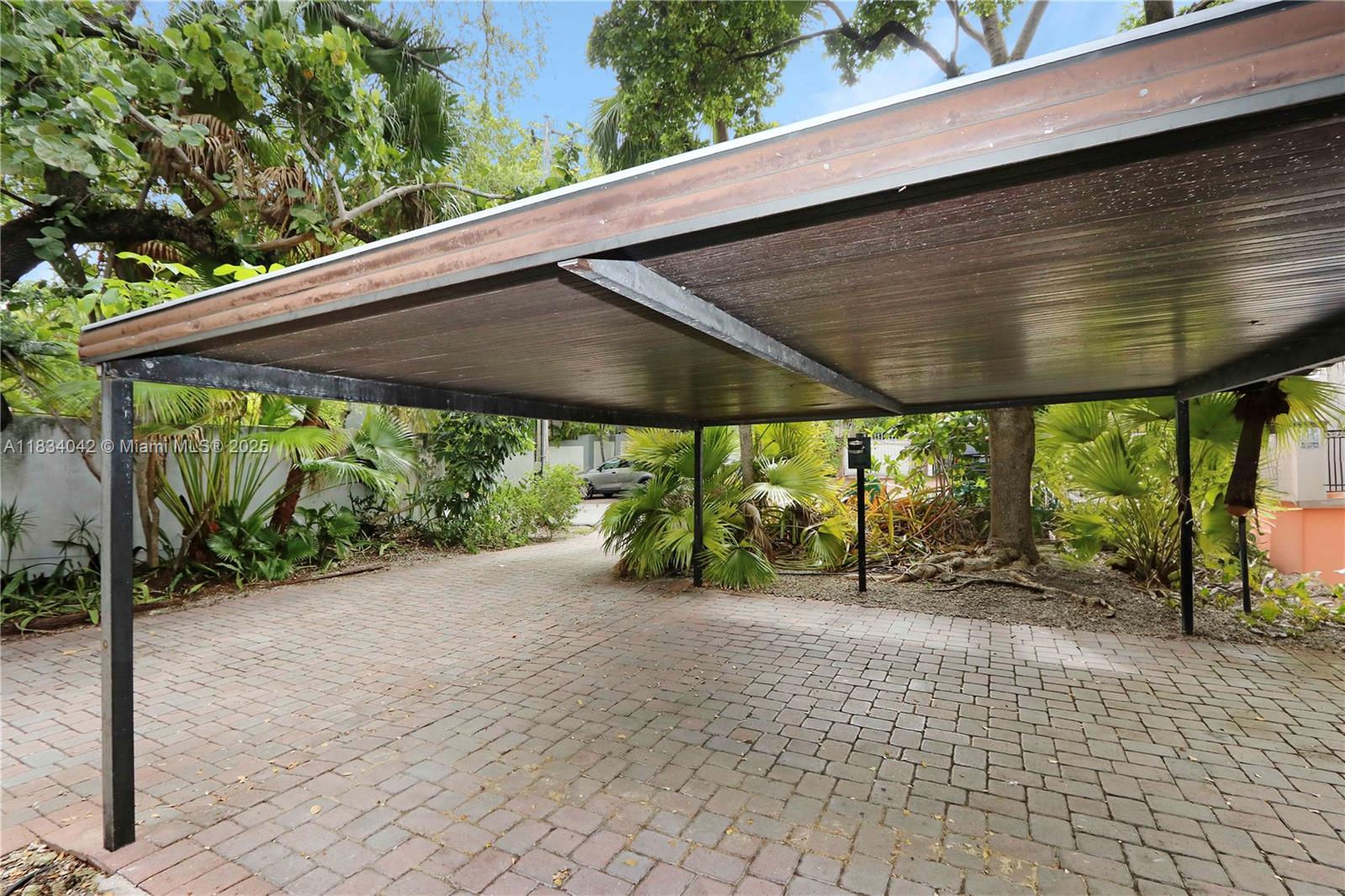 3138 Mary St 3138