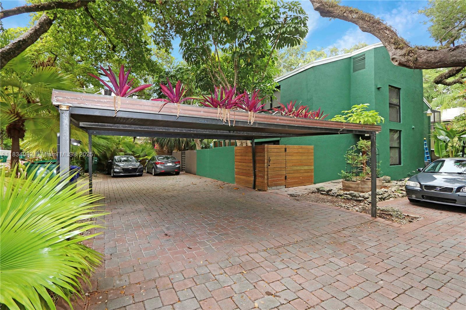 3138 Mary St 3138
