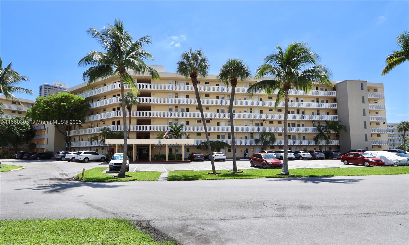 Photo 1 of 2930 Point East Dr E214, Aventura, Florida, $249,900, Web #: 11660305