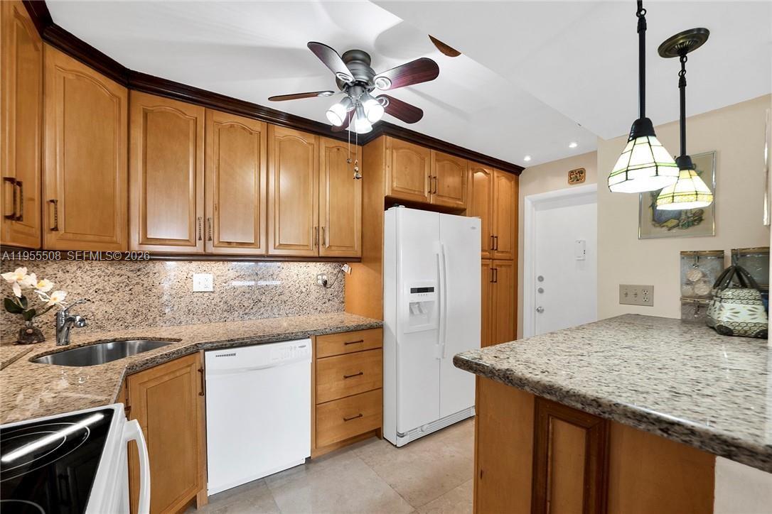 TRAFALGAR TOWERS CONDOMIN - Residential