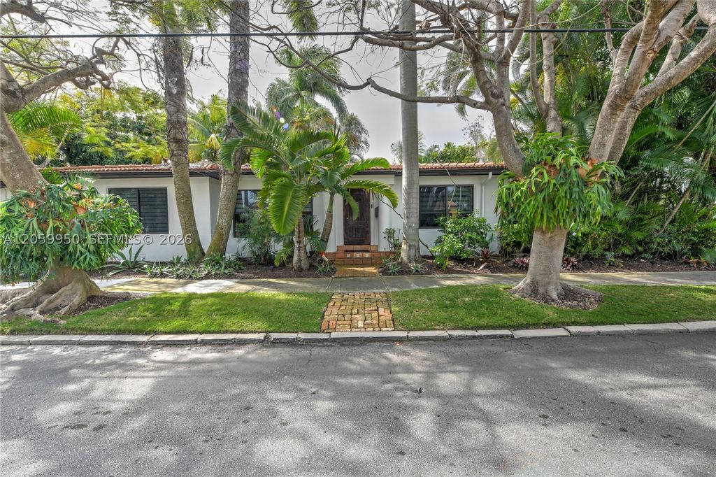 Photo of 110 N 16th Ave #0, Hollywood, FL 33020 (MLS # A12059950)