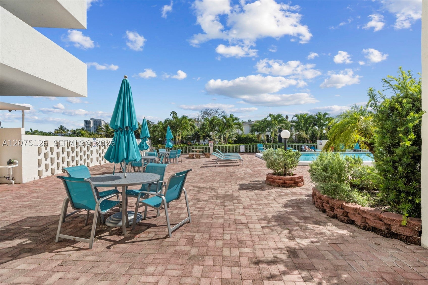 401 Golden Isles Dr 406