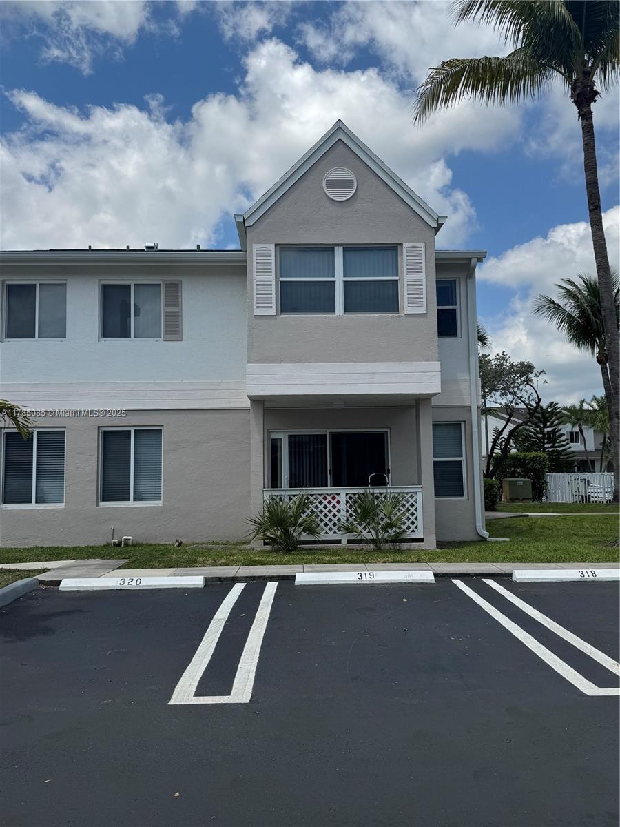 Rental Property at 17440 Nw 67th Ct L-15, Hialeah, Miami-Dade County, Florida - Bedrooms: 2 
Bathrooms: 1  - $2,100 MO.