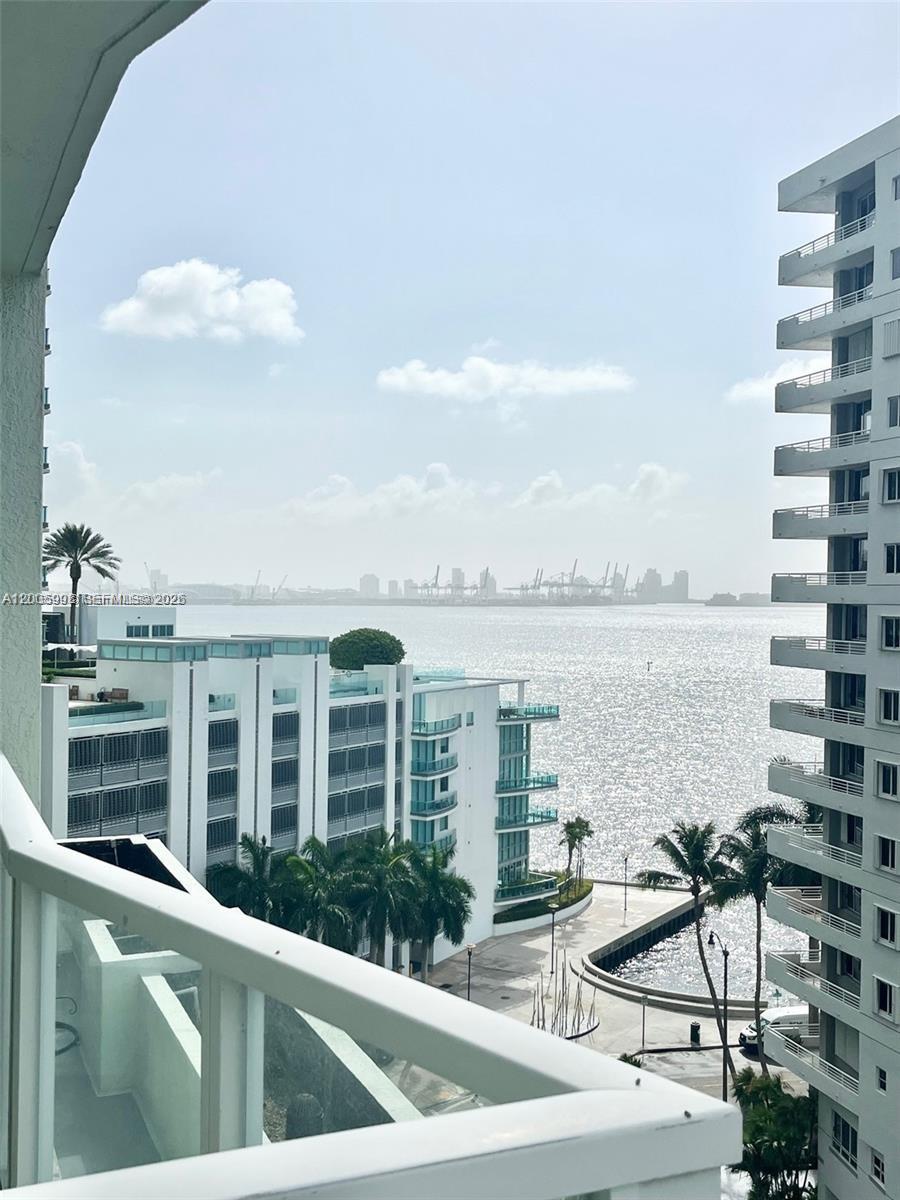 THE EMERALD AT BRICKELL - Residential Lease