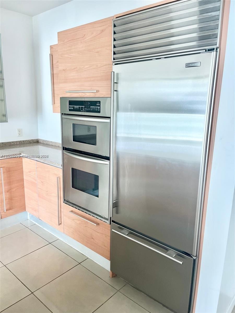 THE EMERALD AT BRICKELL - Residential Lease