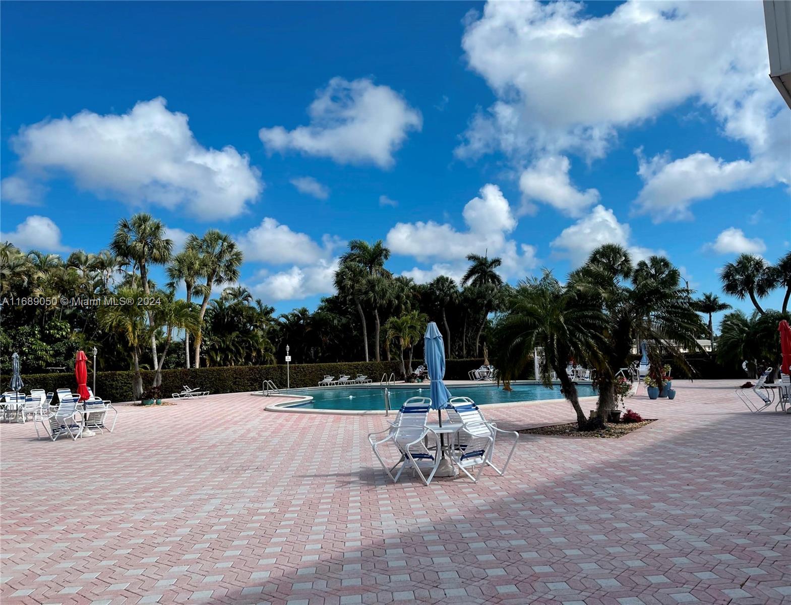 CRESTHAVEN VILLAS 5 CONDO - Residential