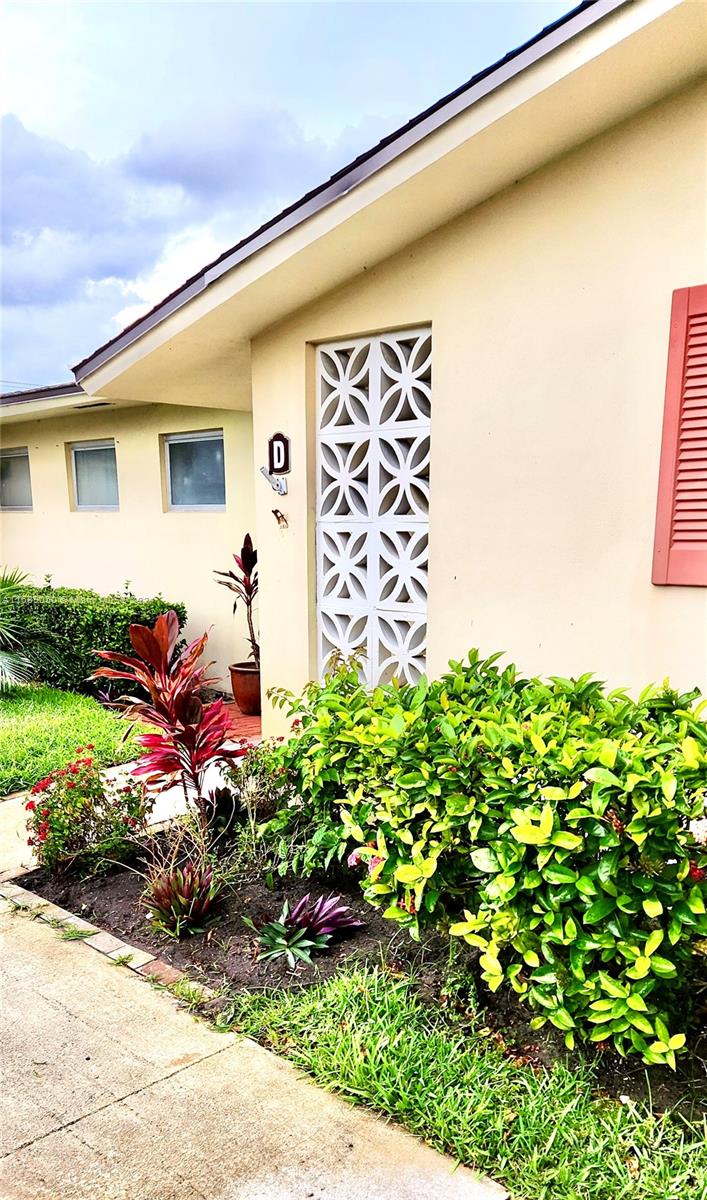 CRESTHAVEN VILLAS 5 CONDO - Residential