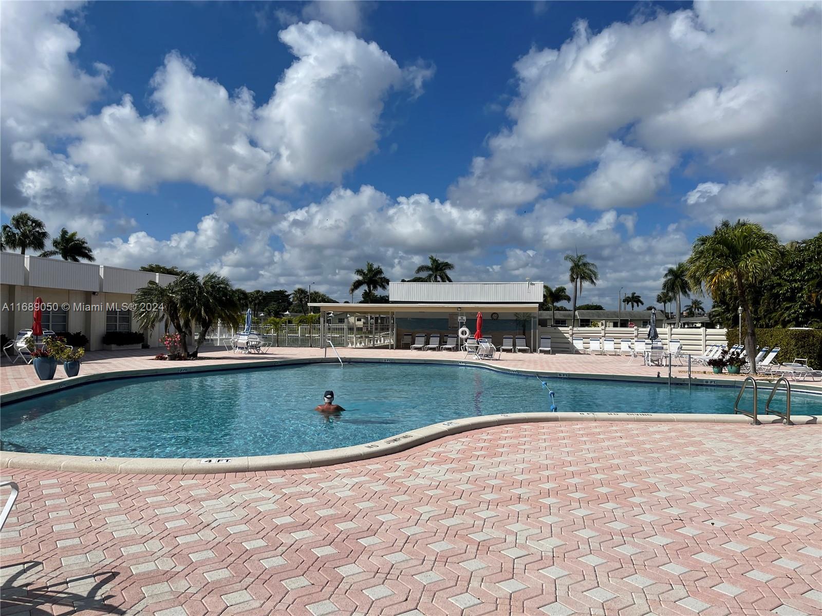 CRESTHAVEN VILLAS 5 CONDO - Residential