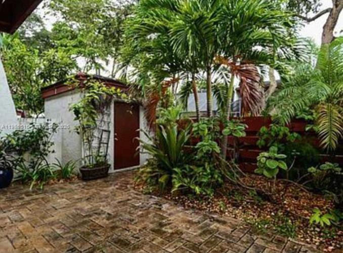 FAMILY TOWNHOUSES OF THE - Residential Lease