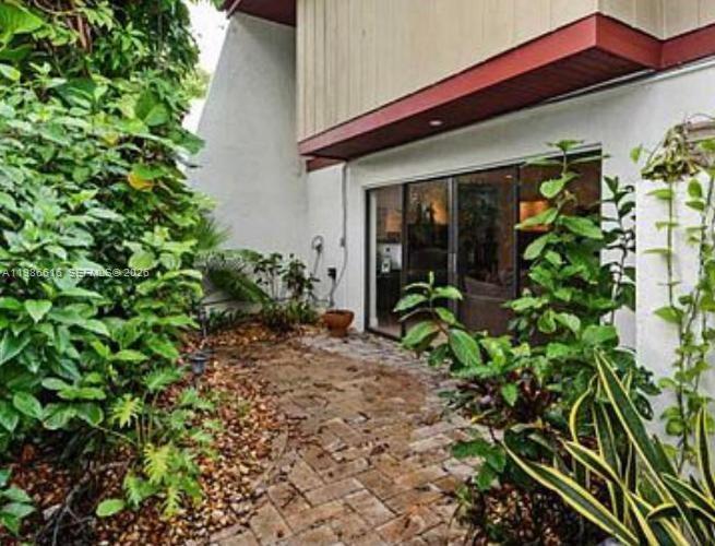 FAMILY TOWNHOUSES OF THE - Residential Lease