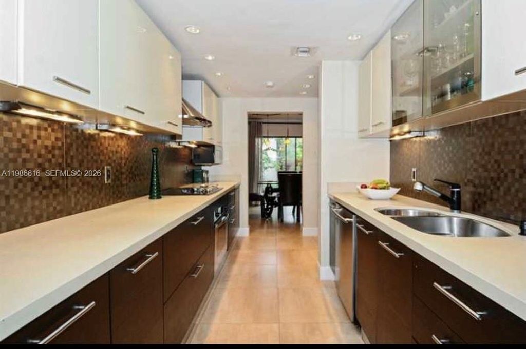 Photo of 2991 Lakewood Ln #329, Hollywood, FL 33021 (MLS # A11986616)