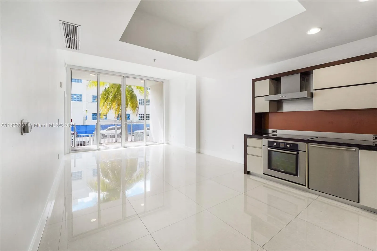 Miami Beach, Florida 33139, United States, 1 Bedroom Bedrooms, ,2 BathroomsBathrooms,Residential,Active,52072