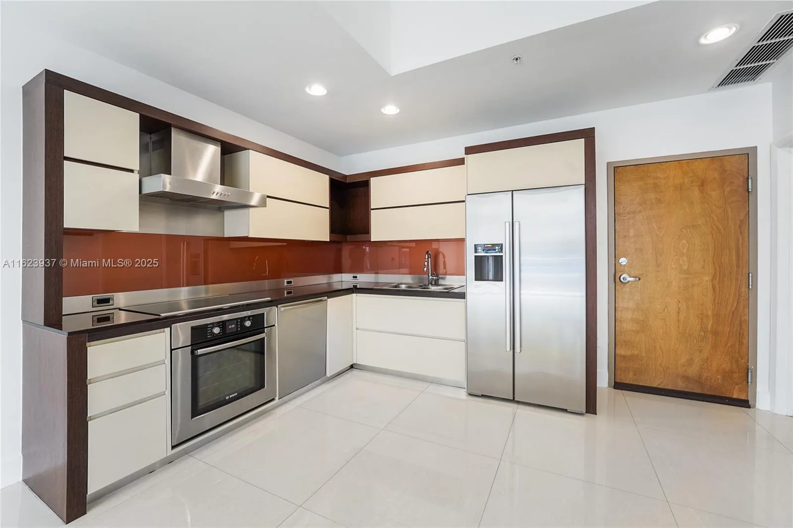 Miami Beach, Florida 33139, United States, 1 Bedroom Bedrooms, ,2 BathroomsBathrooms,Residential,Active,52072