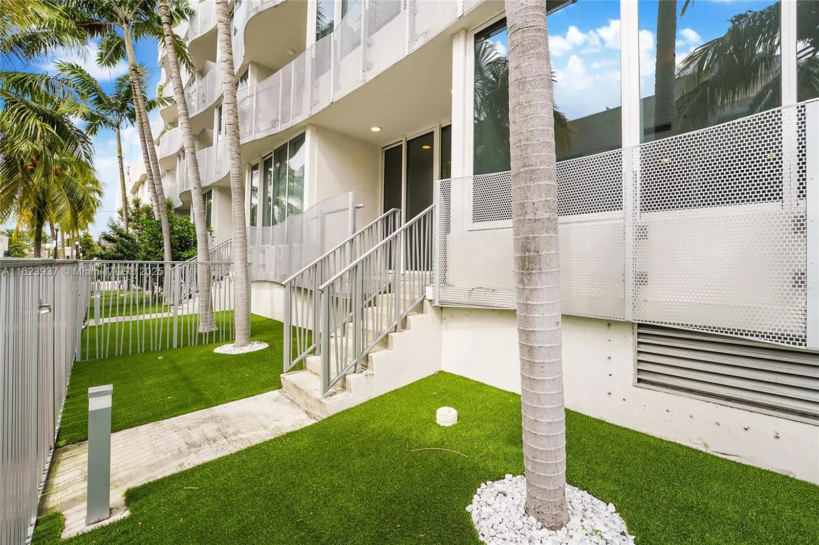 Miami Beach, Florida 33139, United States, 1 Bedroom Bedrooms, ,2 BathroomsBathrooms,Residential,Active,52072
