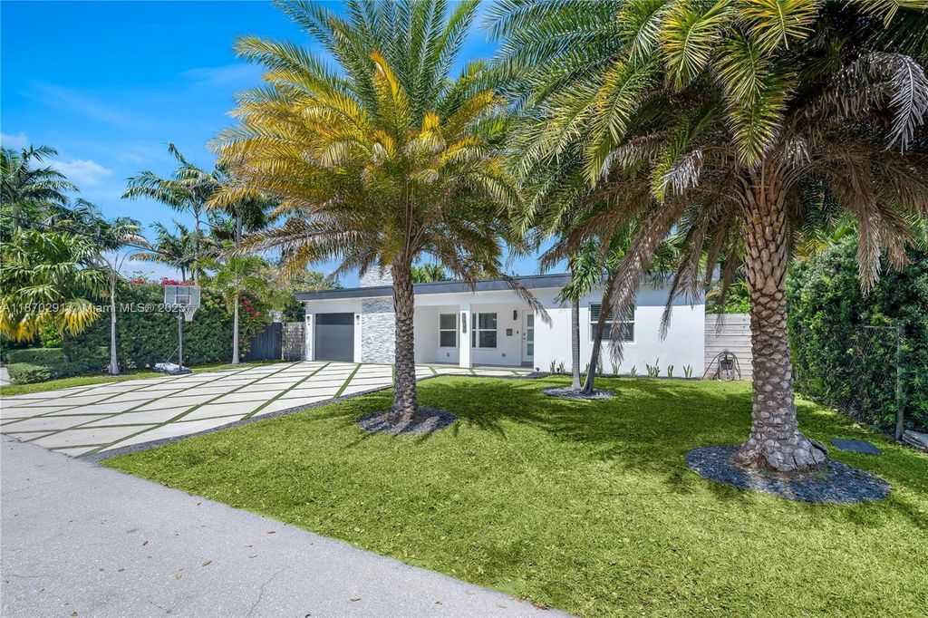 Photo of 1785 NE 15th St, Fort Lauderdale, FL 33304 (MLS # A11870291)