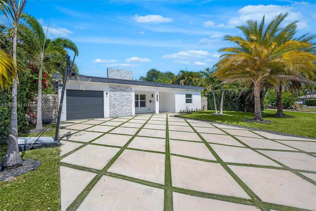 Photo of 1785 NE 15th St, Fort Lauderdale, FL 33304 (MLS # A11870291)