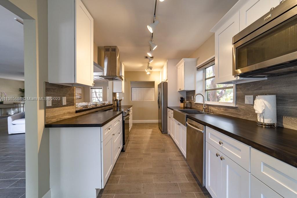 EASTERN SHORES - Residential