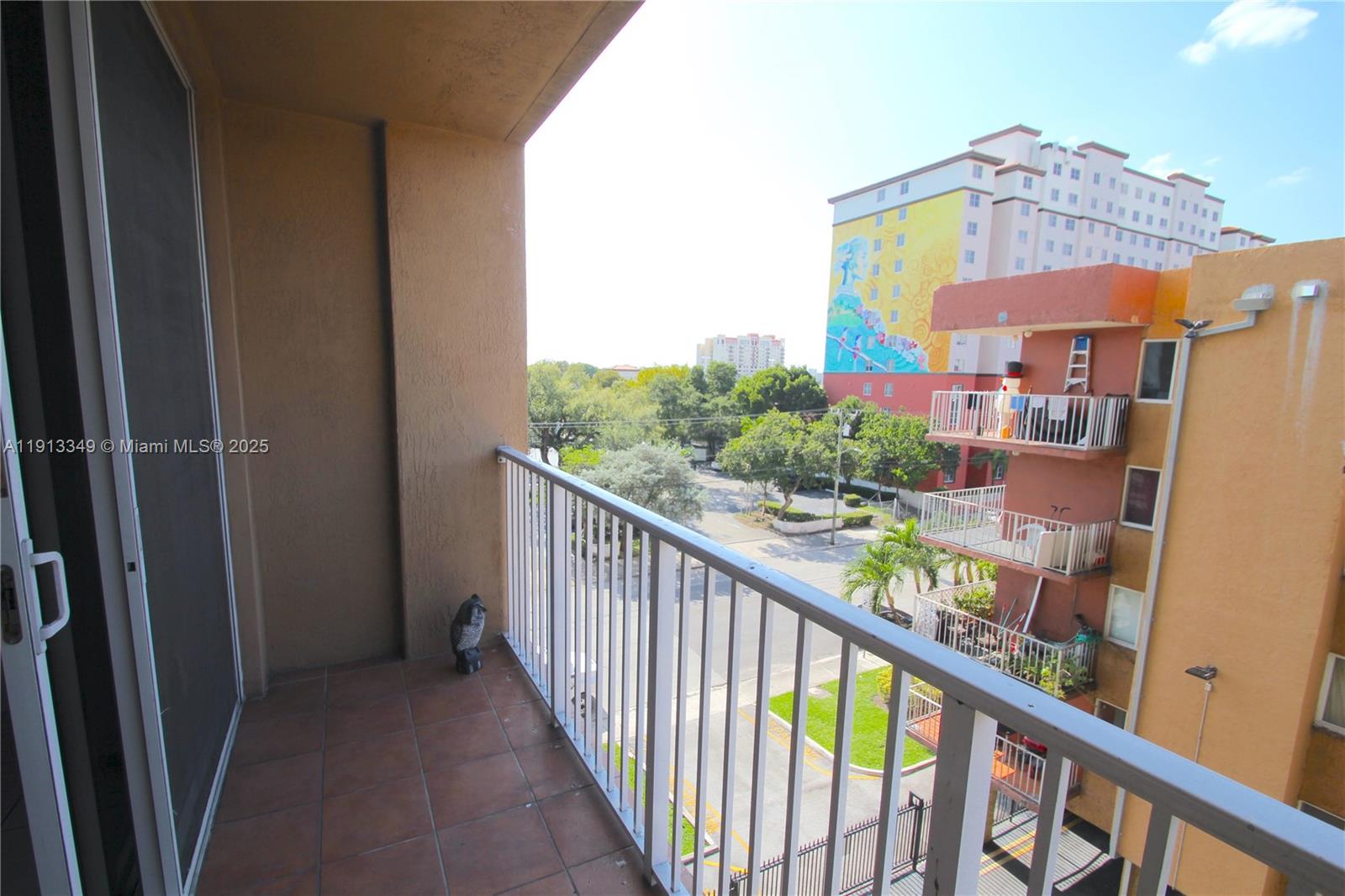 DIAMOND TOWER CONDO - Residential