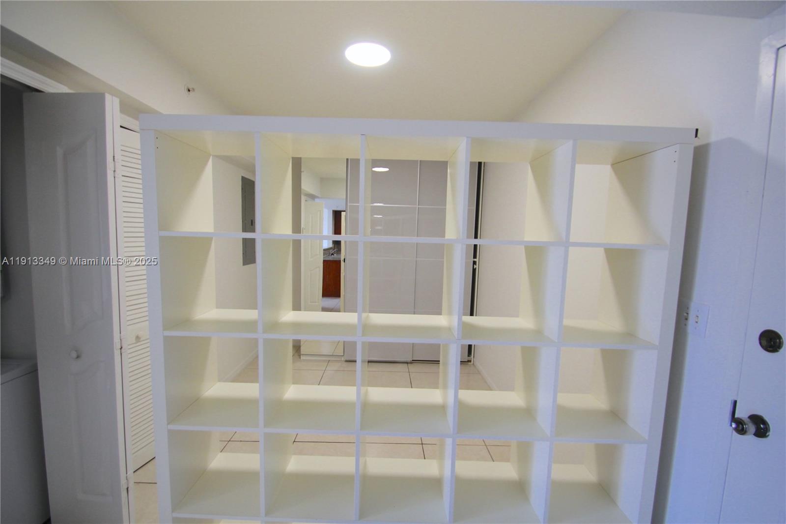 DIAMOND TOWER CONDO - Residential