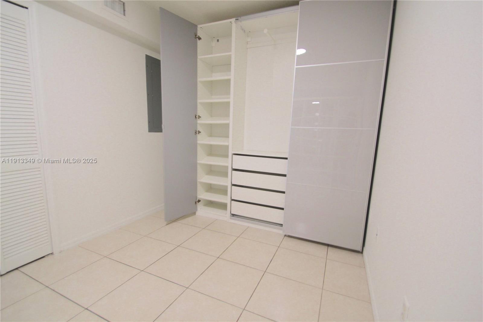 DIAMOND TOWER CONDO - Residential