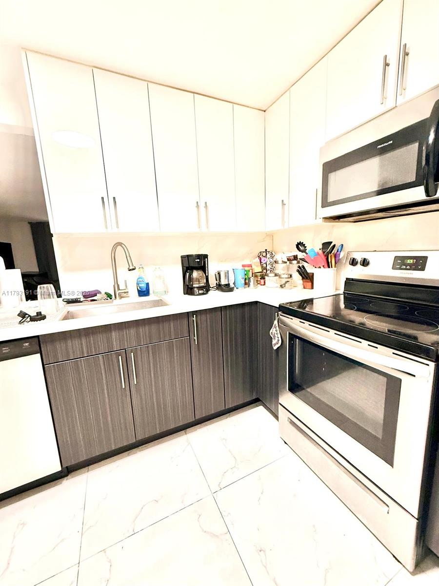 ROLLING GREEN CONDO D - Residential