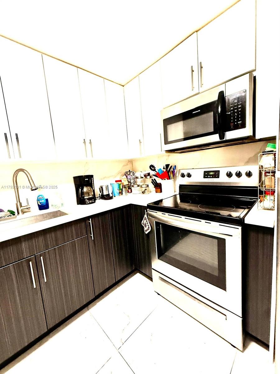 ROLLING GREEN CONDO D - Residential