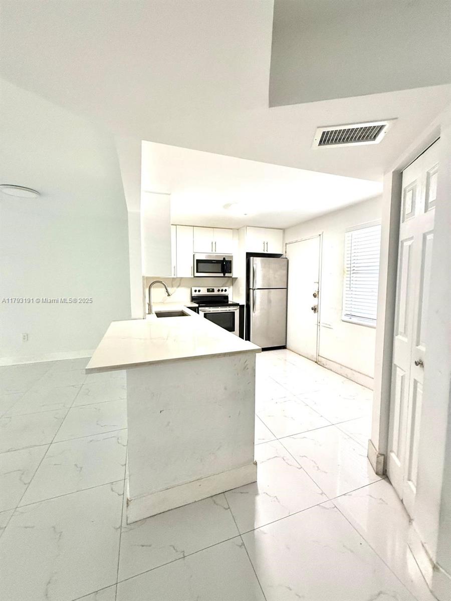 ROLLING GREEN CONDO D - Residential