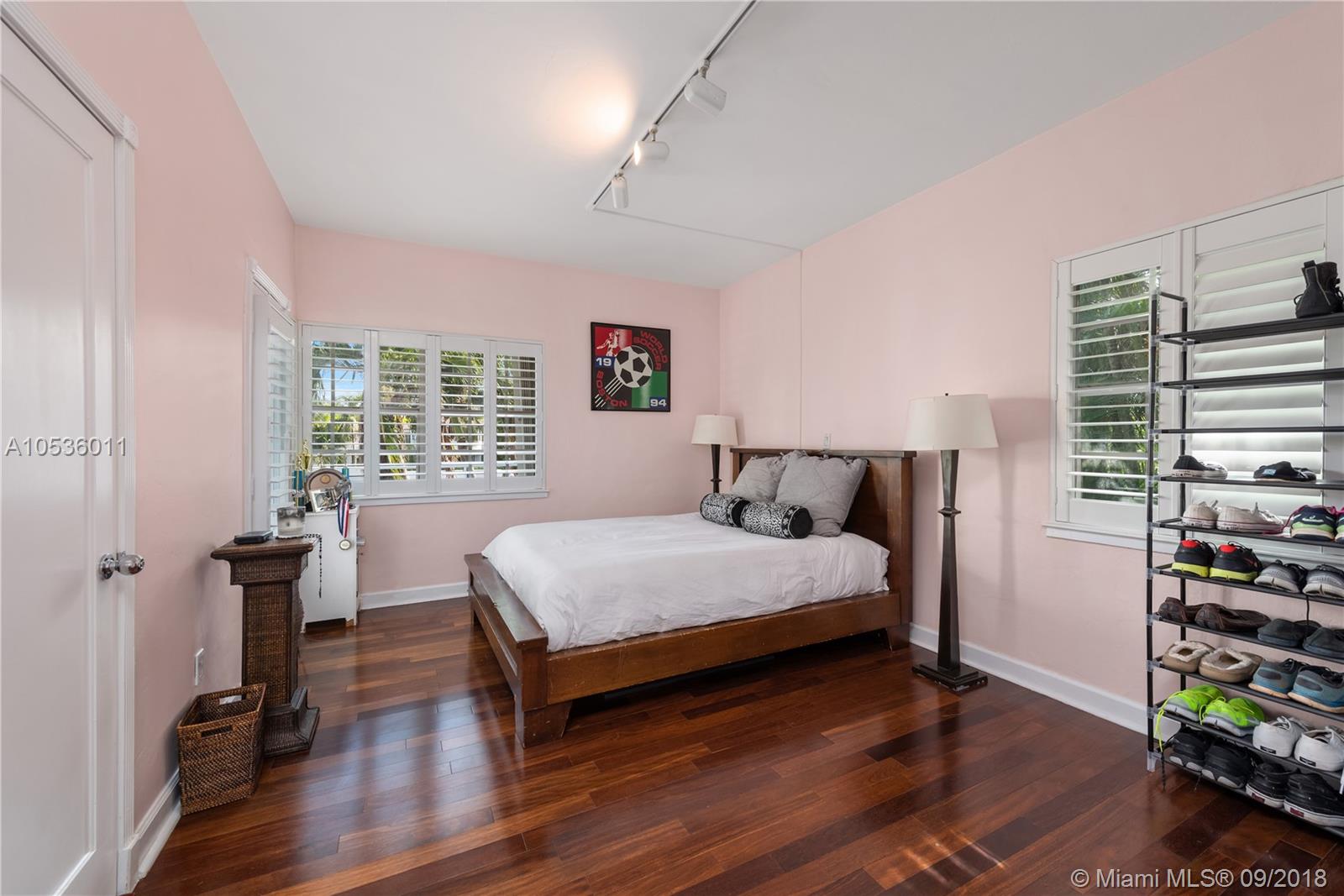 SUNSET ISLANDS-ISLAND NO - Residential