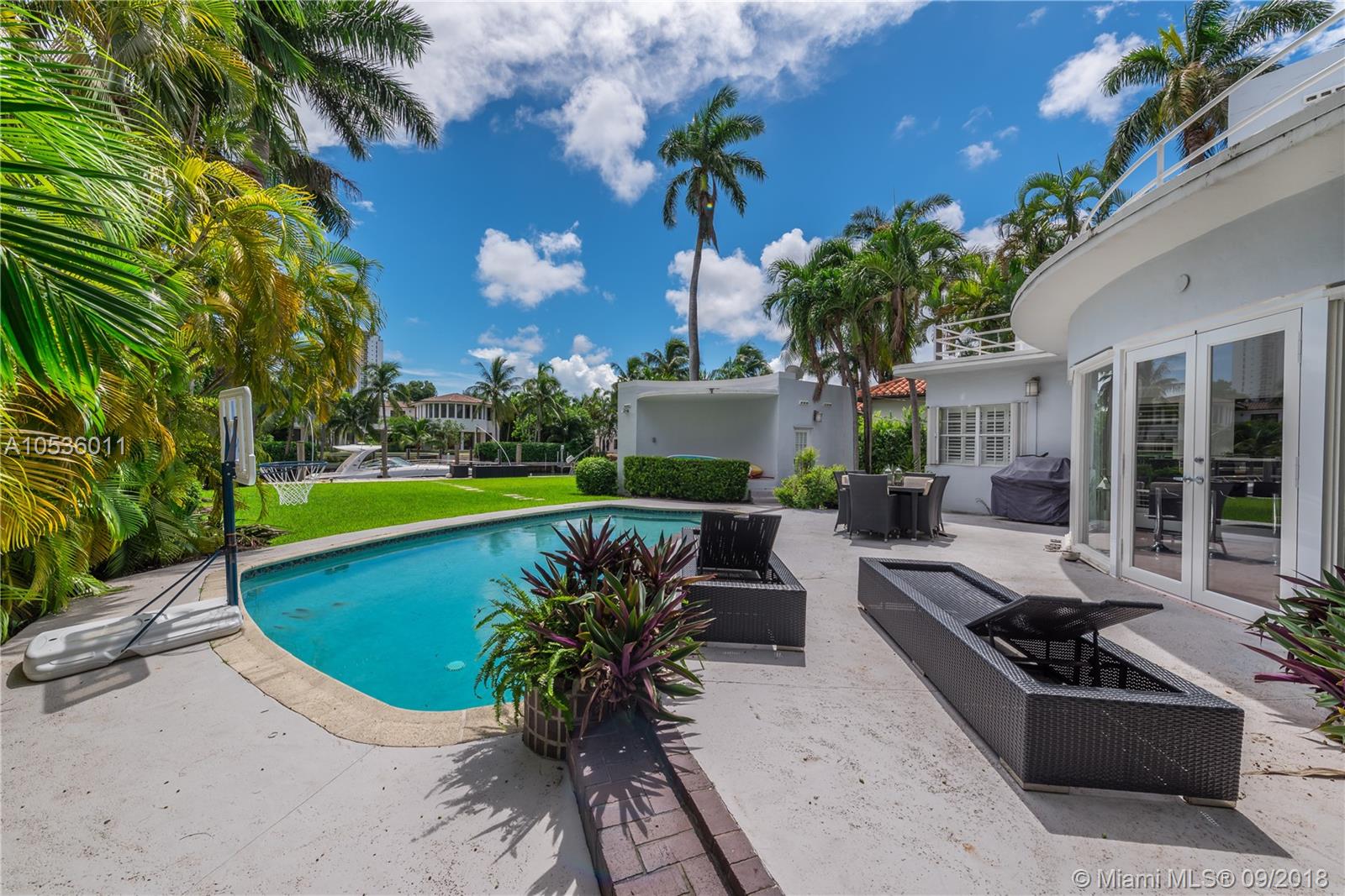 SUNSET ISLANDS-ISLAND NO - Residential