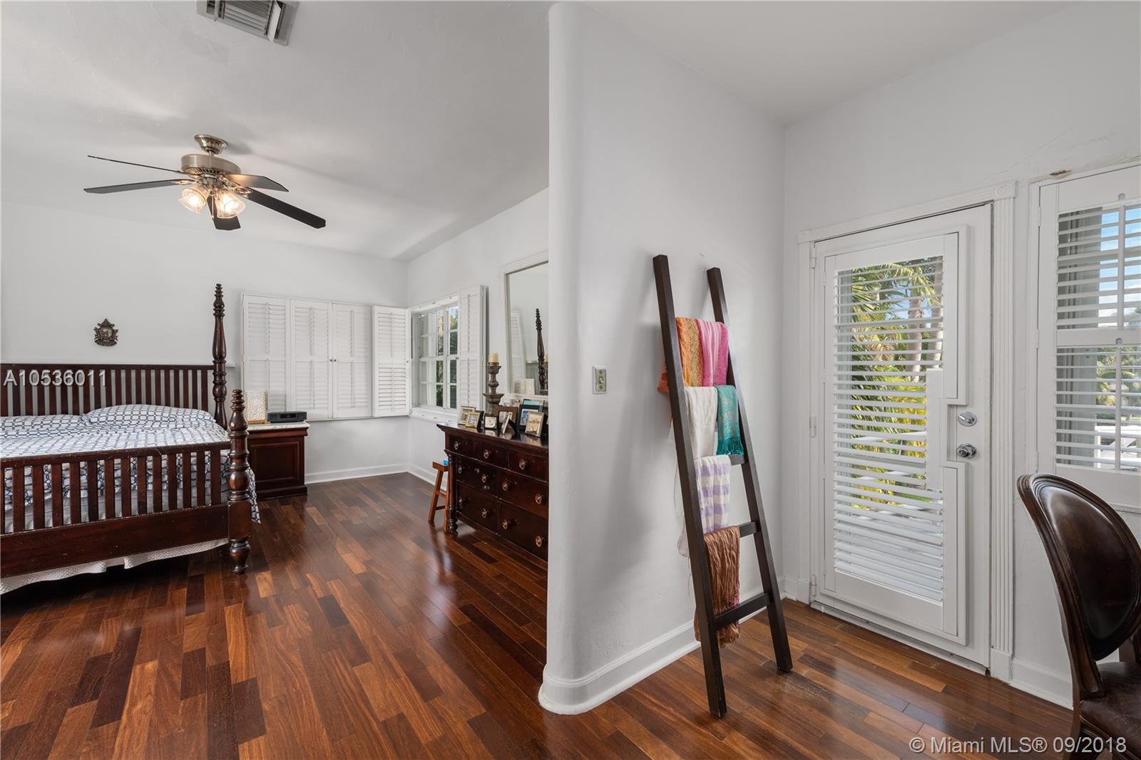 SUNSET ISLANDS-ISLAND NO - Residential