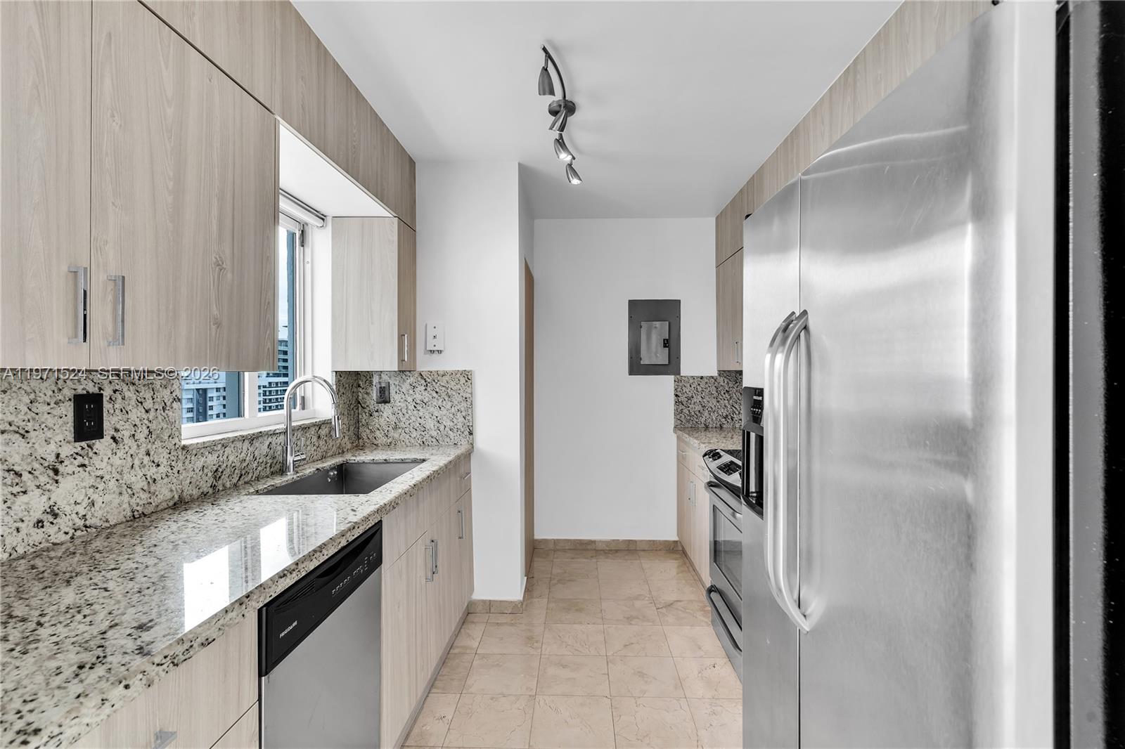 5900 Collins Ave 1906