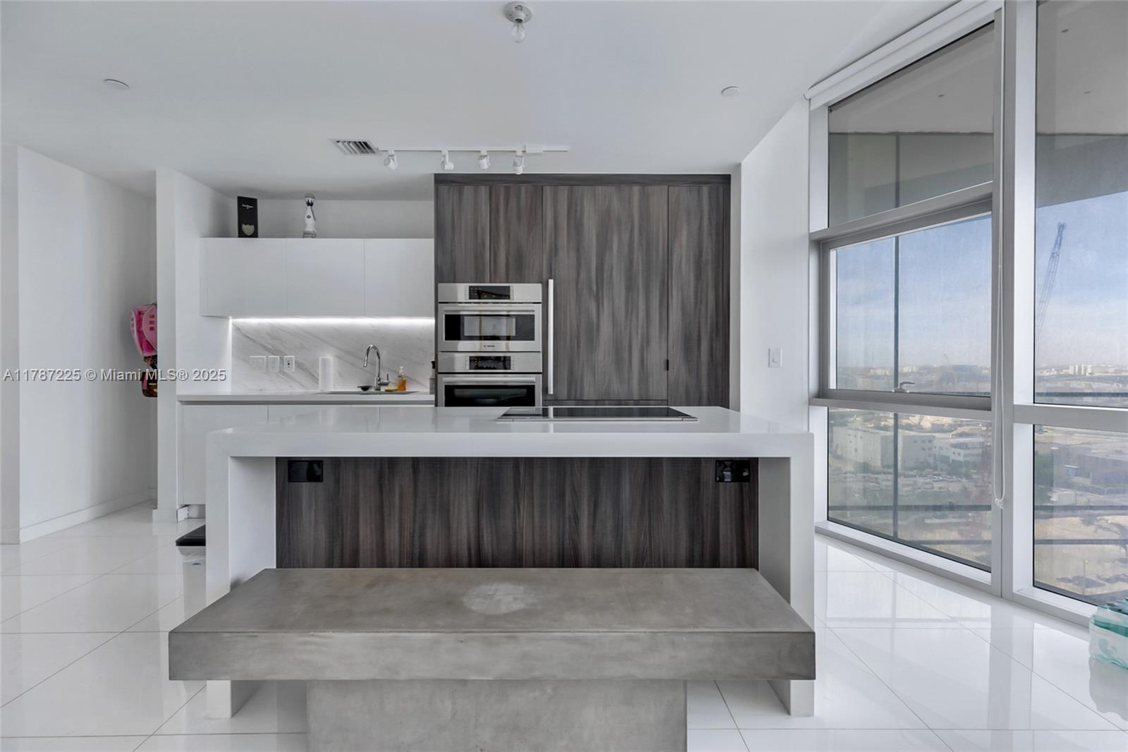 851 NE 1 Ave 1202
