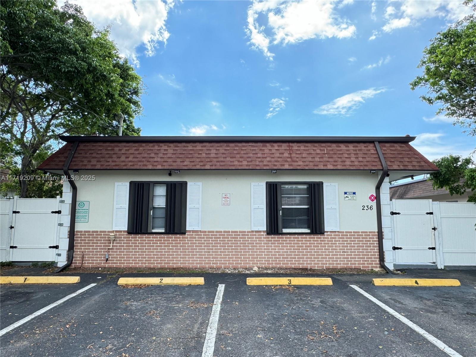 Rental Property at 236 Se 9th Ave 1, Pompano Beach, Broward County, Florida - Bedrooms: 2 
Bathrooms: 1  - $1,750 MO.