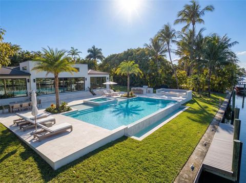 7425 Belle Meade Blvd Miami FL 33138