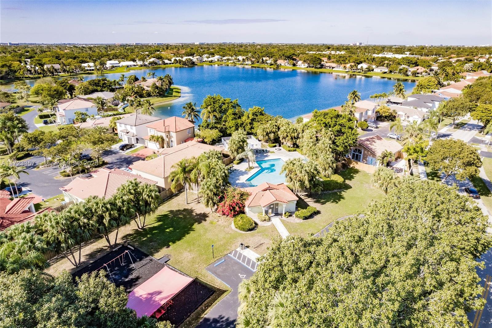 LAKES BY THE BAY SEC 8 - Residential