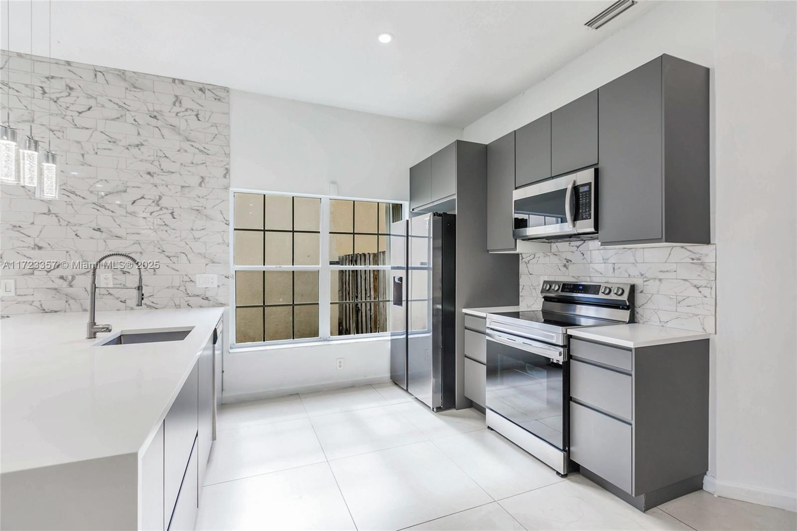 LAKES BY THE BAY SEC 8 - Residential