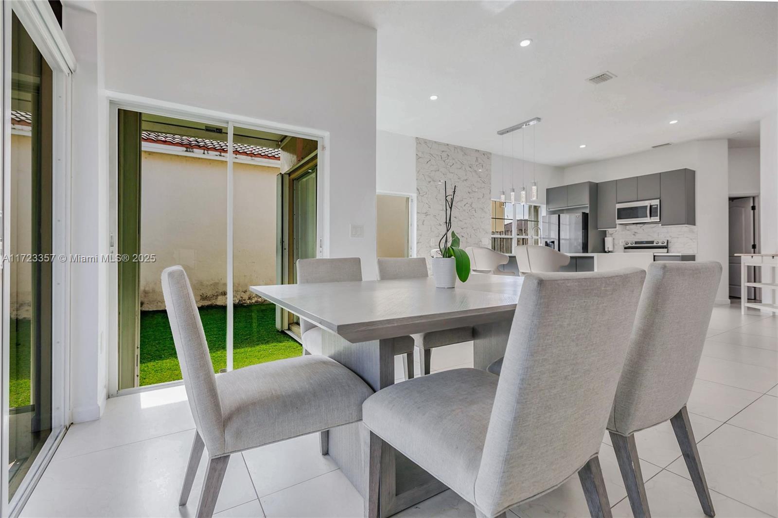 LAKES BY THE BAY SEC 8 - Residential