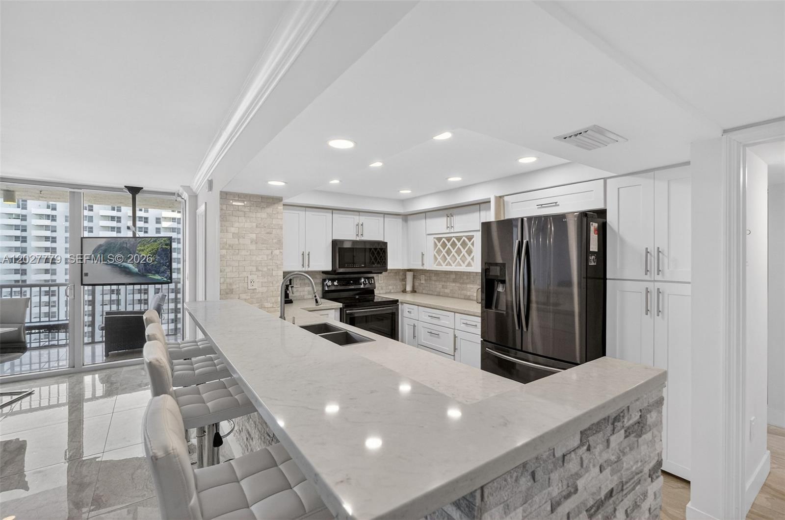 2655 Collins Ave 1407