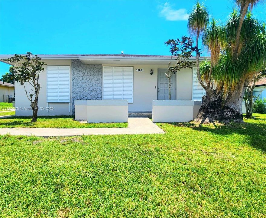 Comfortable and beautiful 3/2 duplex that feels like a single-family home in convenient Cutler Bay location, near US1 & SW 186TH ST, close to FL Turnpike, lots of shopping. Gorgeous modern white kitchen with quartz countertops, shaker style cabinets, newer range, & huge pantry. Newer full-size washer & dryer. Master bedroom is huge, with a big wall to wall closet. Both the master & main bathrooms have been remodeled with modern white/gray tiles, gorgeous newer vanities and fixtures. Some blinds have been replaced with new ones. Huge yard is great for family gatherings. Outside there is spacious storage closet. Small pet ok with pet deposit. Available Nov 1st 2025.