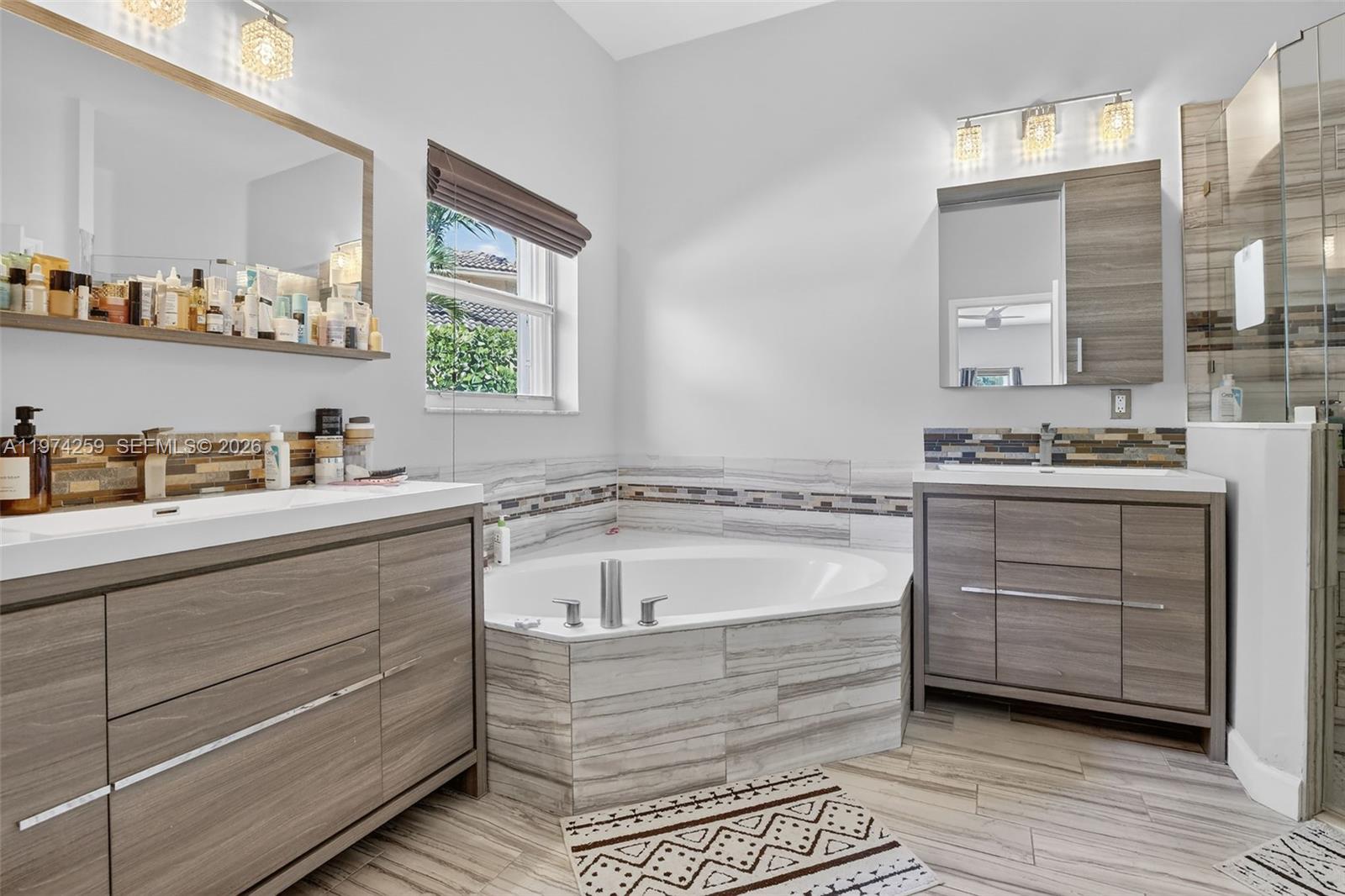 SAPPHIRE POINTE - DIAMOND - Residential