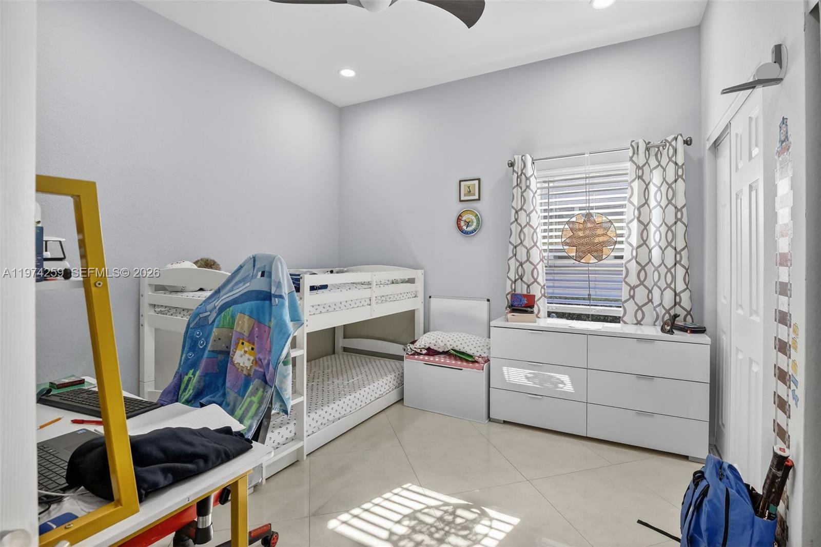 SAPPHIRE POINTE - DIAMOND - Residential