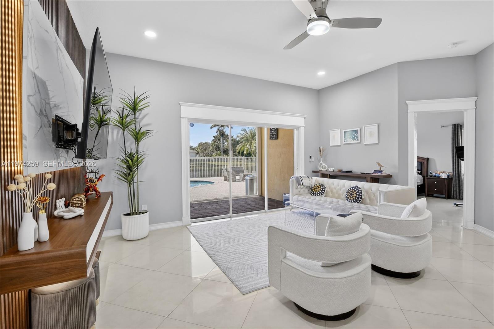 SAPPHIRE POINTE - DIAMOND - Residential