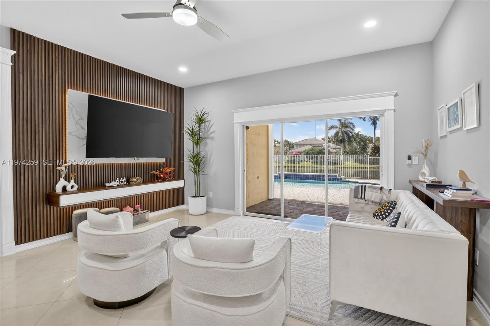 SAPPHIRE POINTE - DIAMOND - Residential