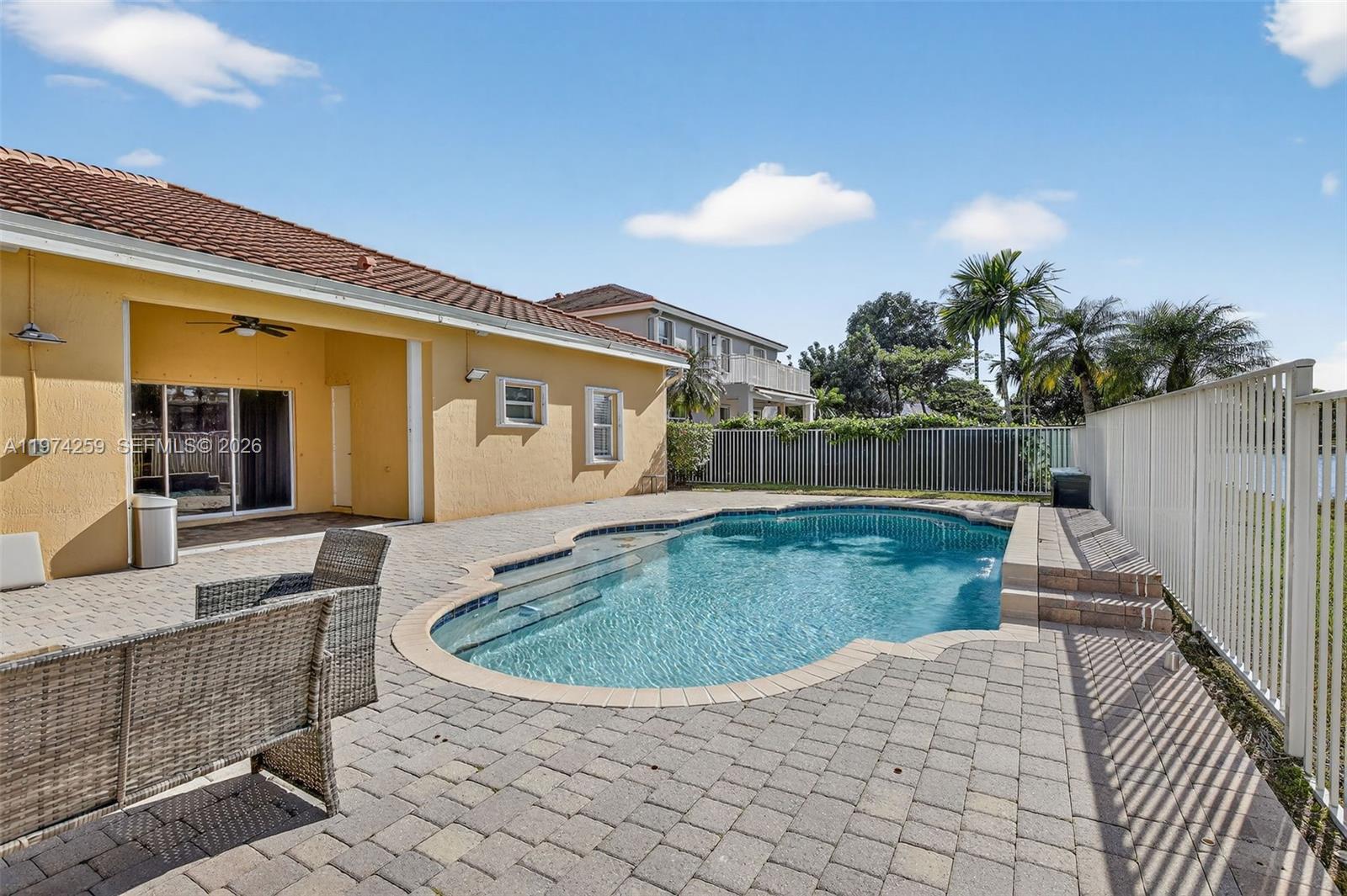 SAPPHIRE POINTE - DIAMOND - Residential