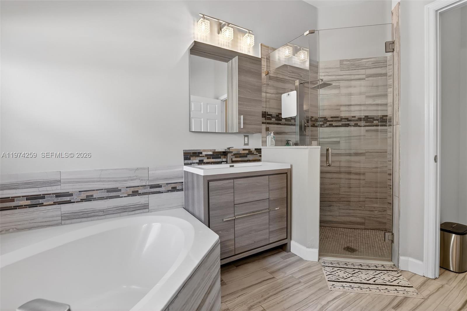 SAPPHIRE POINTE - DIAMOND - Residential